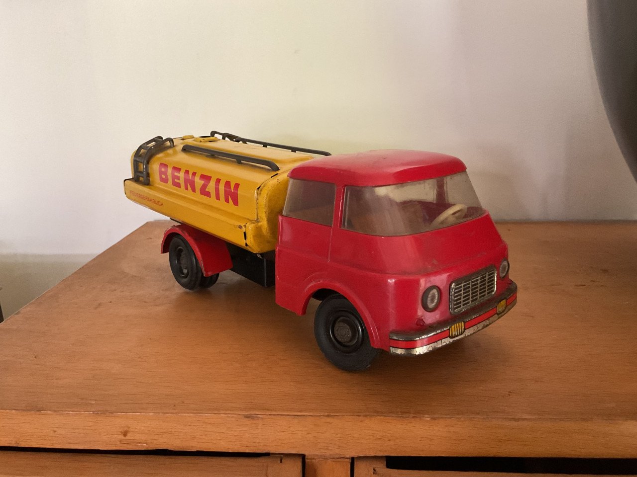Vintage blikken tankwagen