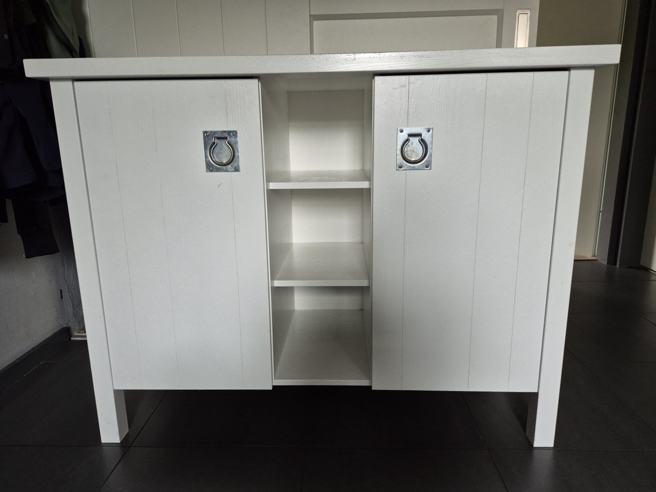 Mooie ,witte commode
