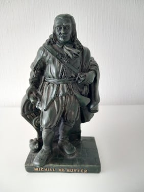Beeldje Michiel de Ruyter