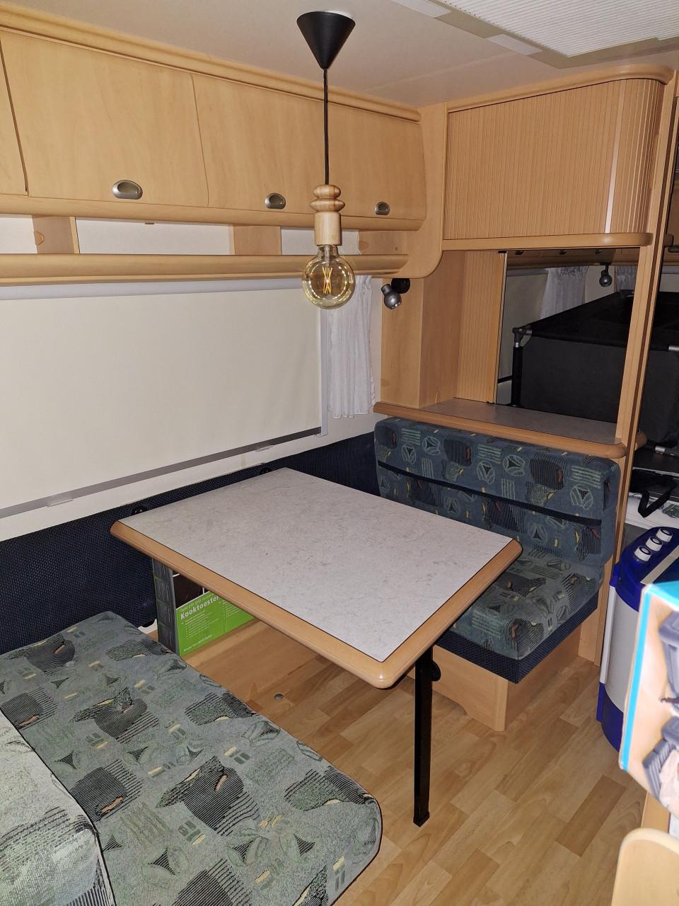 Caravan hobby de luxe 500 kmf 3 pers stapelbed