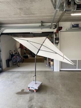 2 rechthoekige parasols inclusief toebehoren zoals marmeren voet
