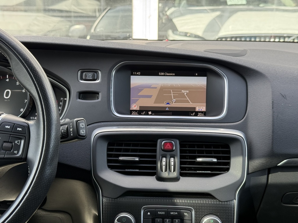 Volvo V40 t3 153pk aut6 polar+ sport| panodak| camera| trekhaak| keyless|