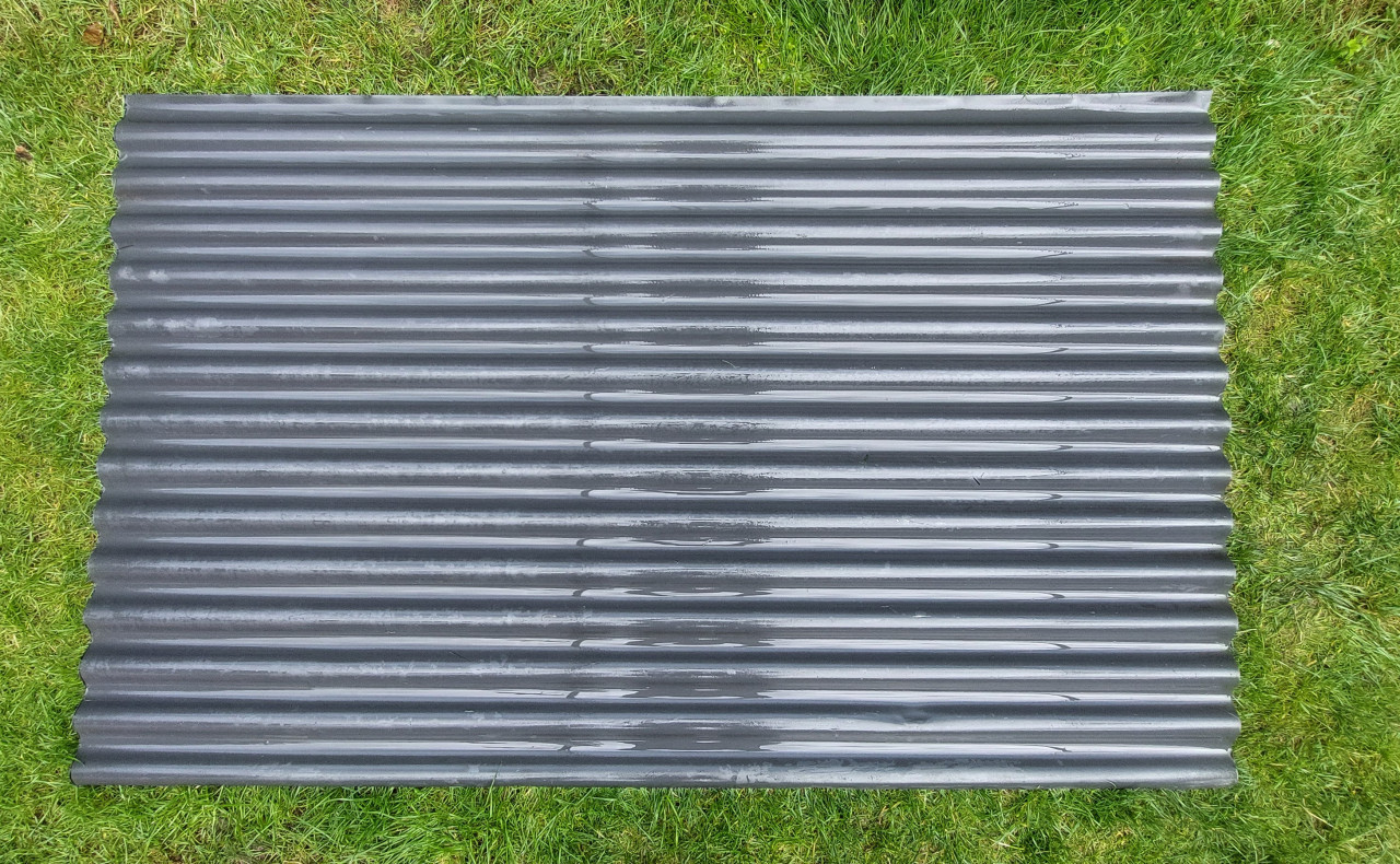 1 Stalen Golf plaat 176 x 110 cm.+ 1 Stalen Damwand profiel plaat 215 x 107
