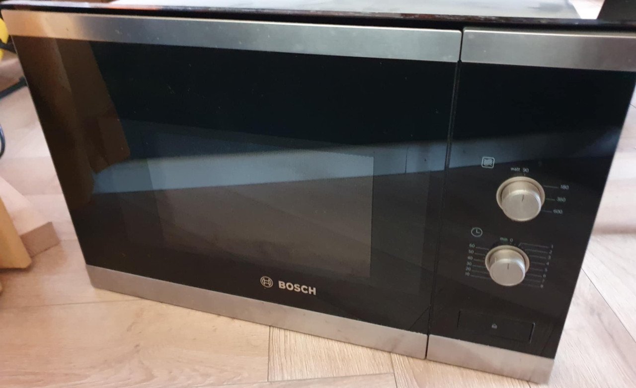 Zwarte Bosch inbouw magnetron