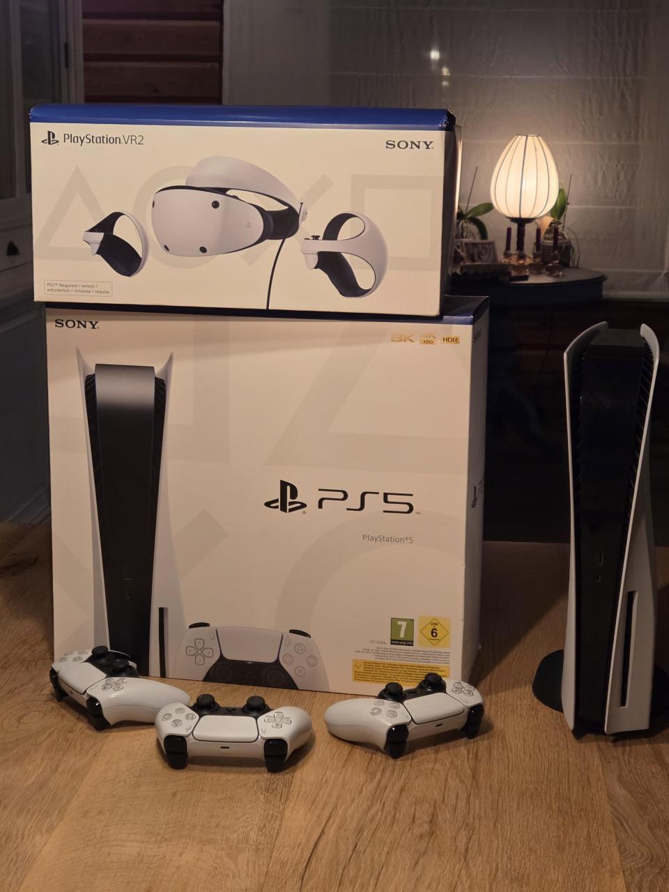 PlayStation 5 met 3 controllers + PSVR2 + PS Camera