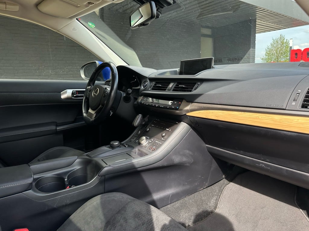 Lexus Ct 200h 25th edition