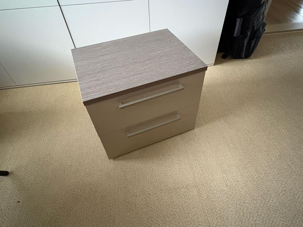 Set van 2 nachtkastjes