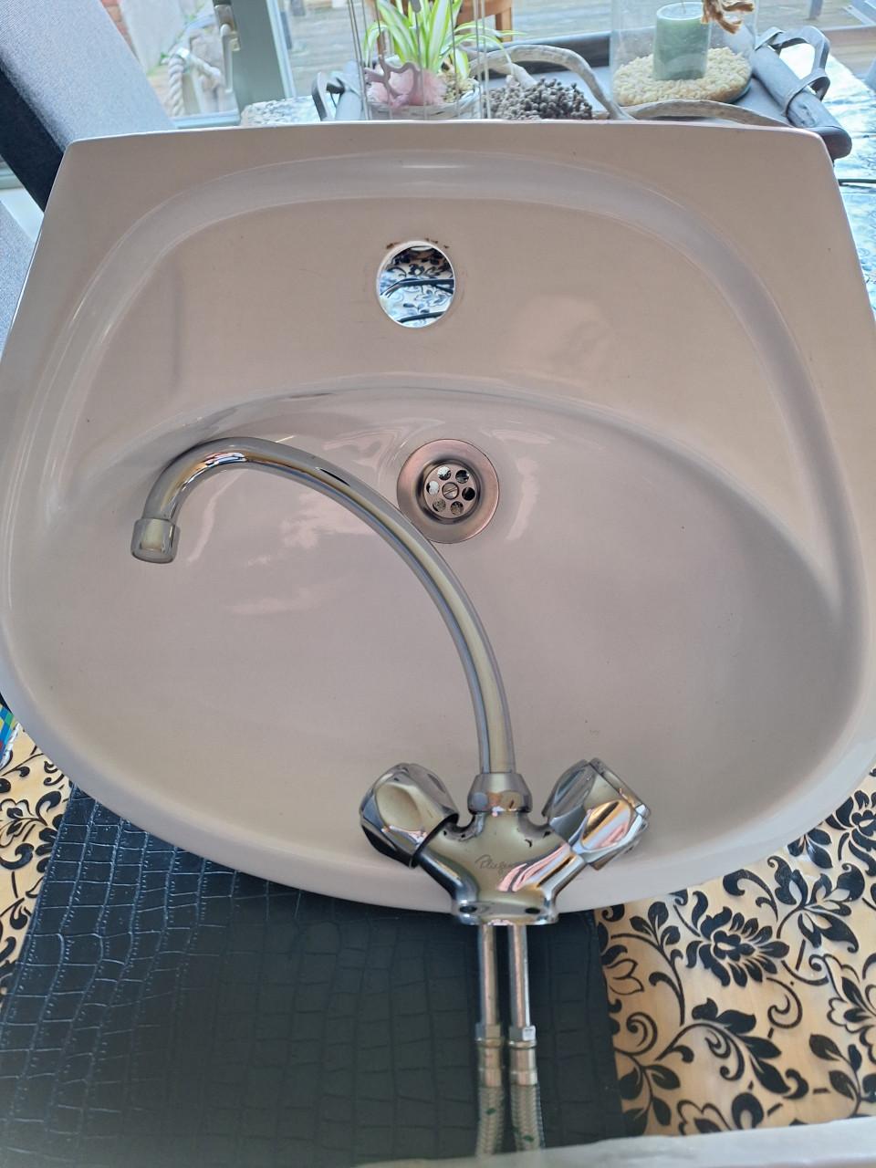 Wasbak,planchet,kraan