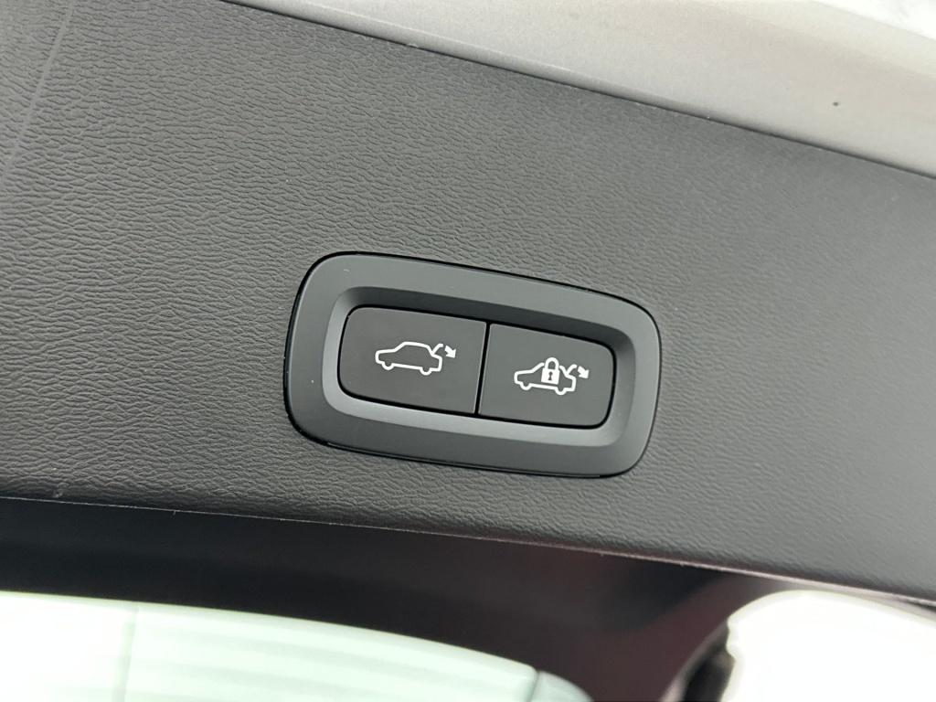 Volvo XC40 t4 211pk recharge ultimate dark | pano| adap.cruise| trekhaak| c