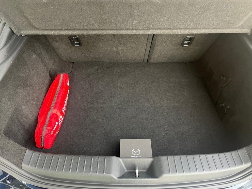 Mazda 3 2.0 skyactiv-x 180 pk luxury |aero pack|bose|trekhaak|rijklaar