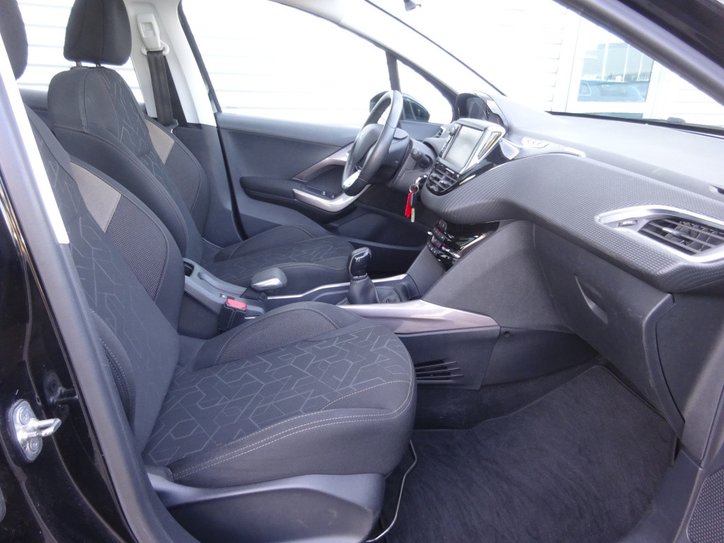 Peugeot 2008 1.2 puretech active panoramadak / trekhaak / navigatie