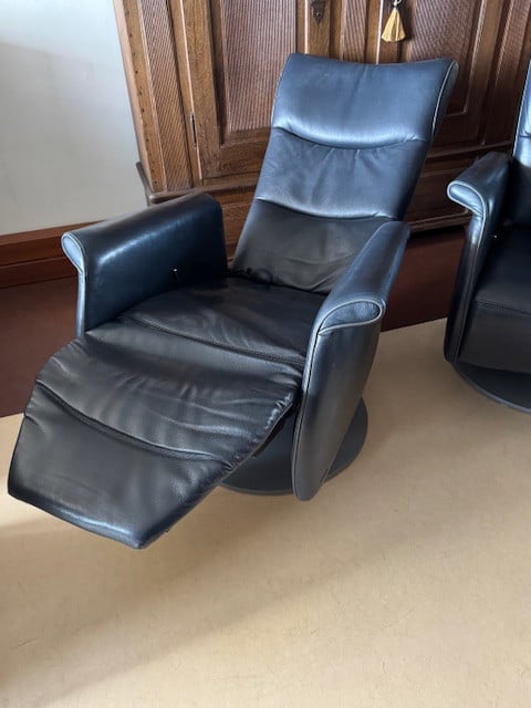 Prominent Twee relaxfauteuils/fauteuils /stoelen.