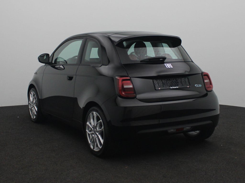 Fiat 500e 42 kwh | 17'' lichtmetalen velgen + allseason banden |  uniek ler