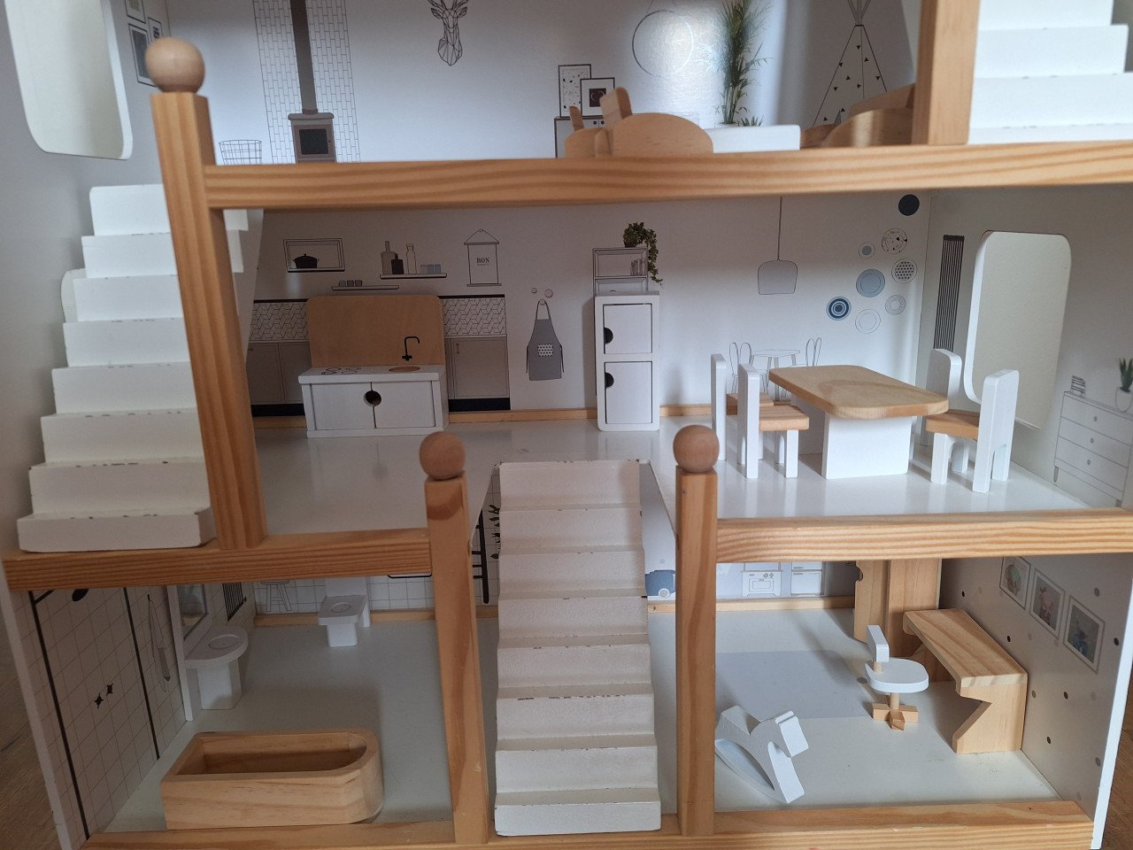 Groot houten poppenhuis