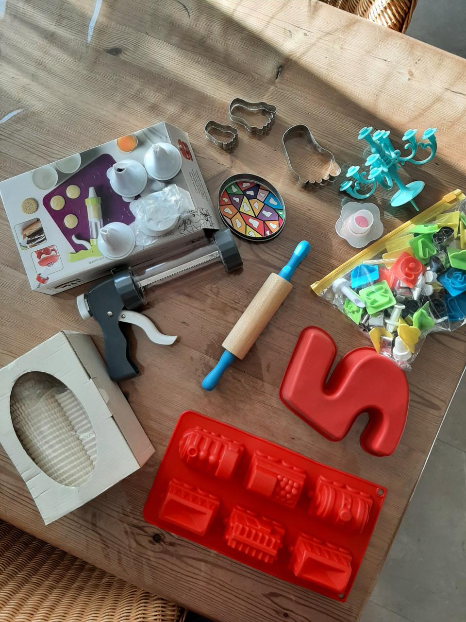 VEEL BAKSPULLETJES VOOR KINDERFEEST   ( TAARTEN BAKKEN )