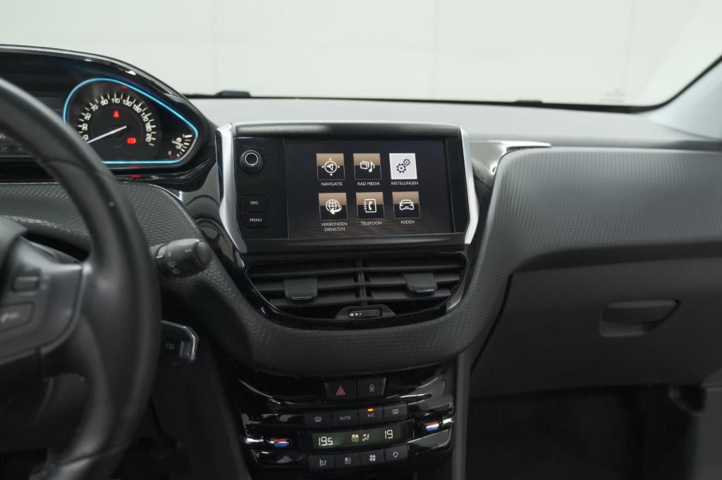 Peugeot 2008 puretech 110 allure | trekhaak | apple carplay | parkeersensor