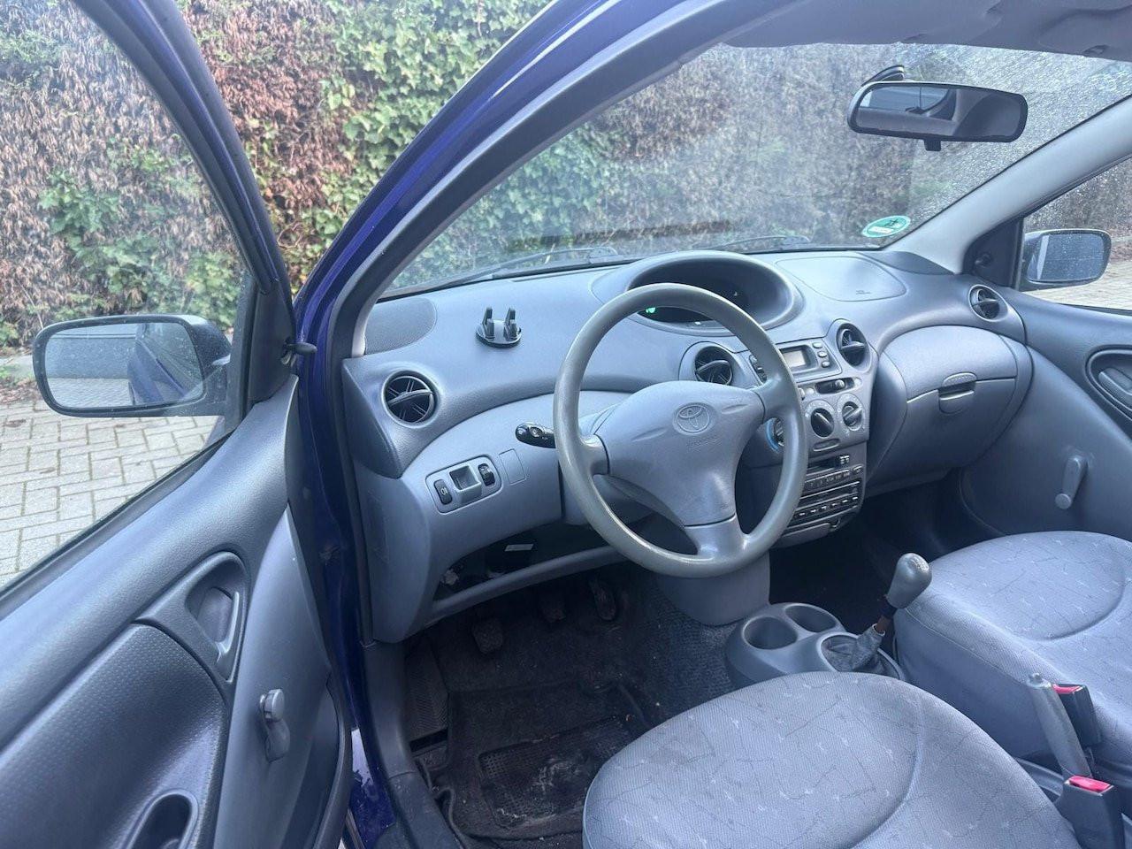 Toyota Yaris - 1.0 VVT-i Terra 154.350 KM