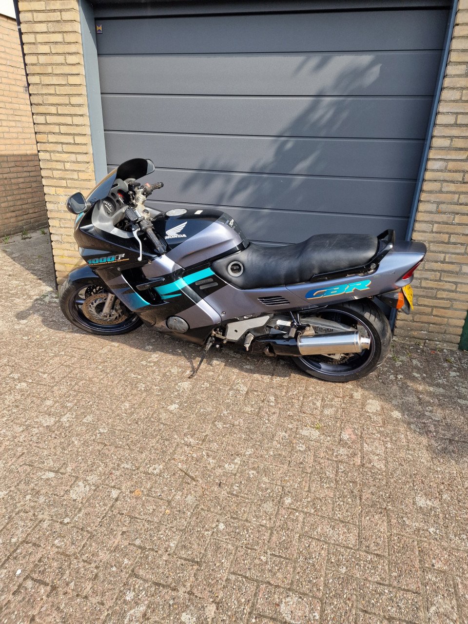 Honda cbr 1000 f