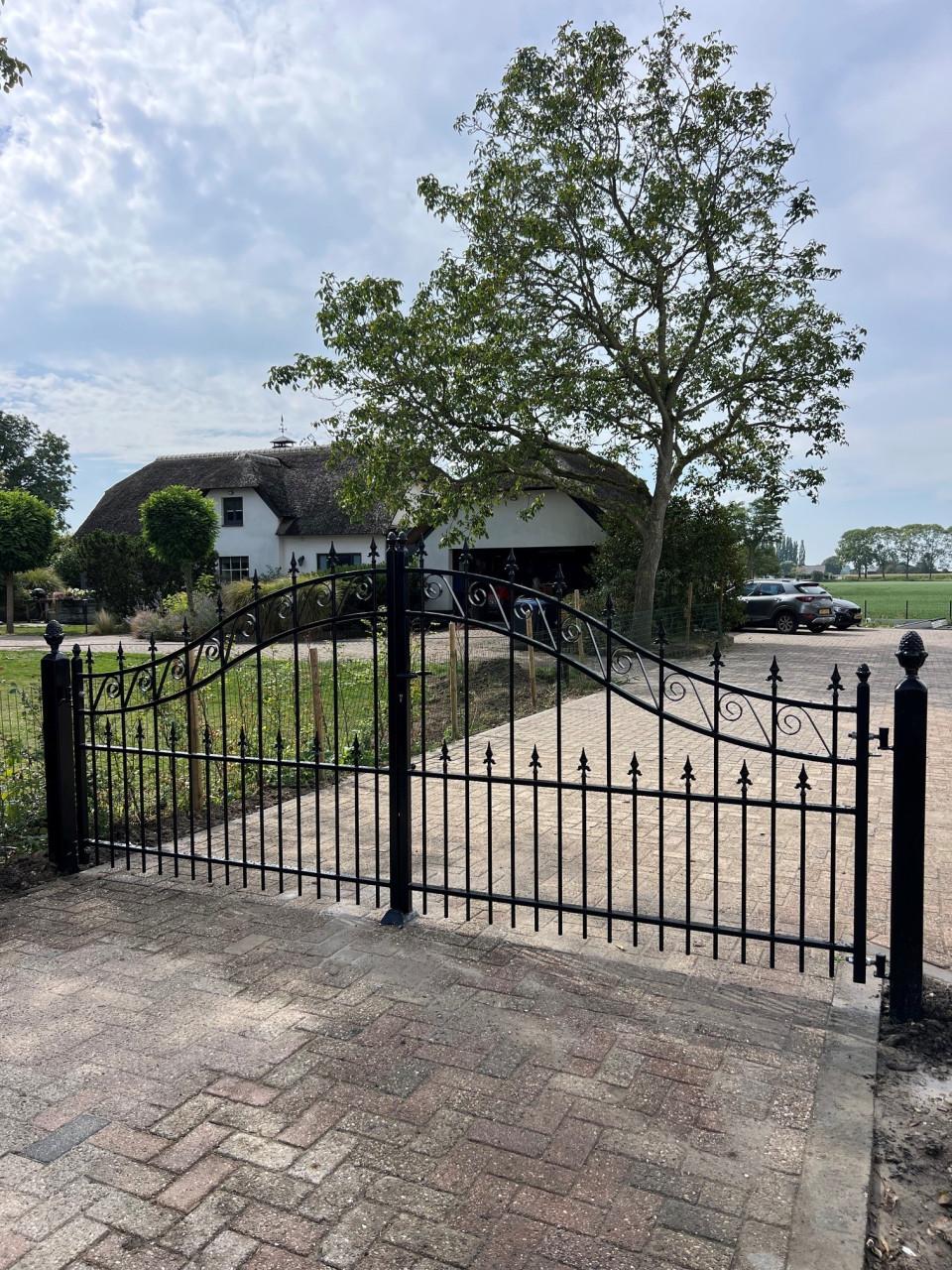 Inrijpoort 400 cm breed. Nu met korting weg.