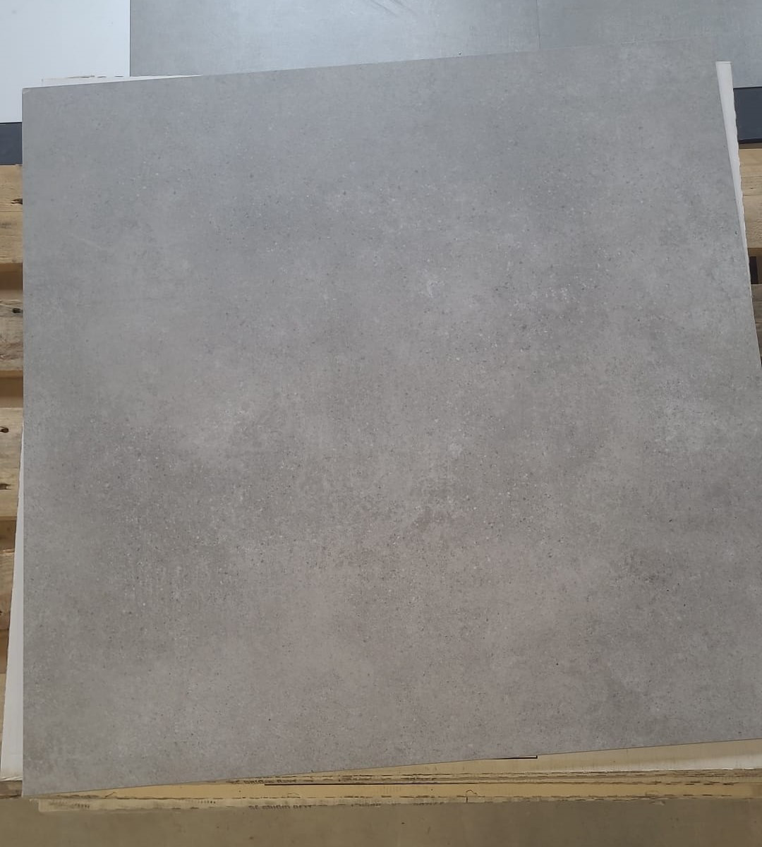 Ca 7,5 m² Pastorelli tegels, 80x80 cm, grijs. Van € 565,58 voor