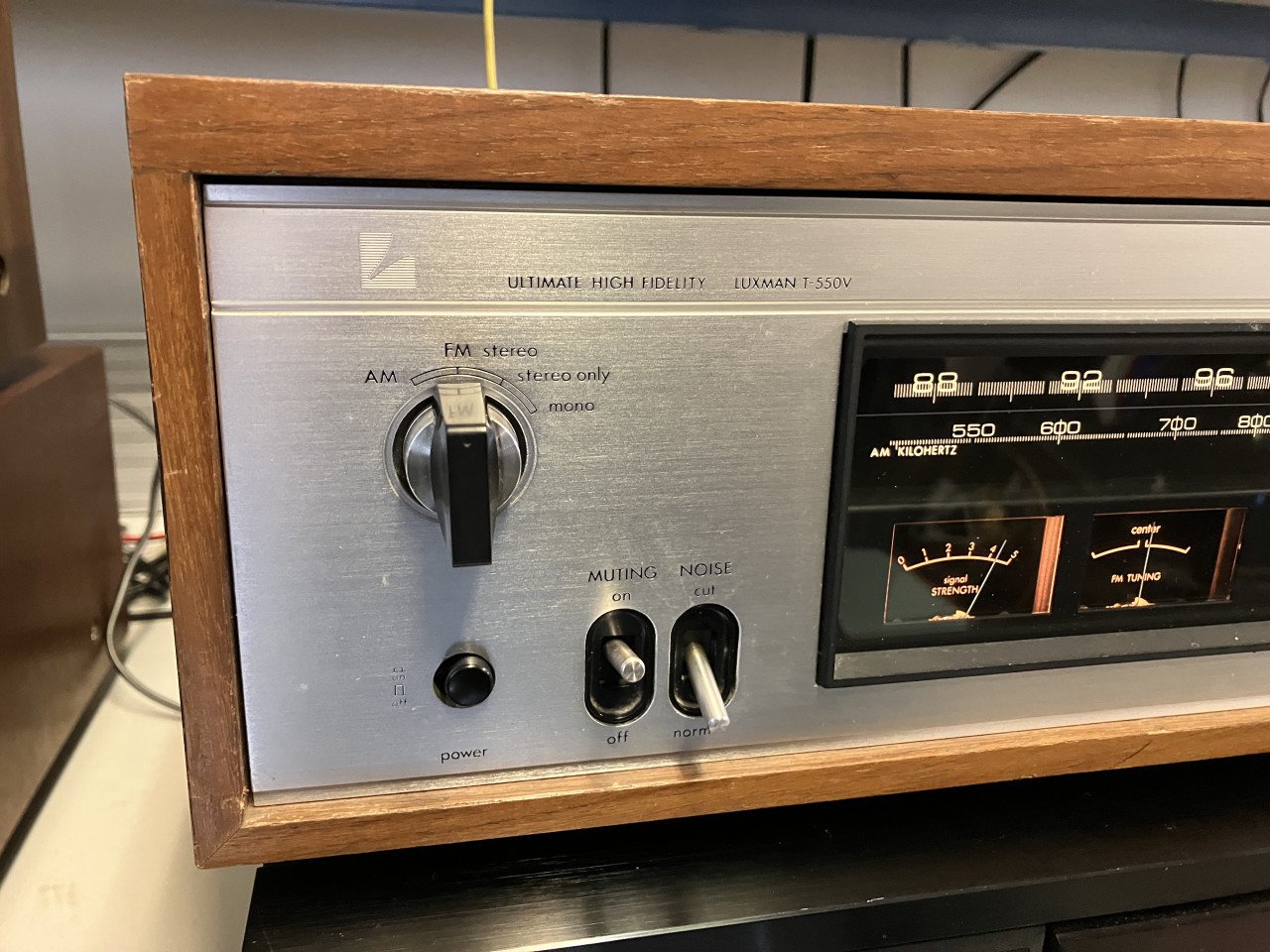 Luxman T-550V vintage tuner houten kast volledige service en garantie