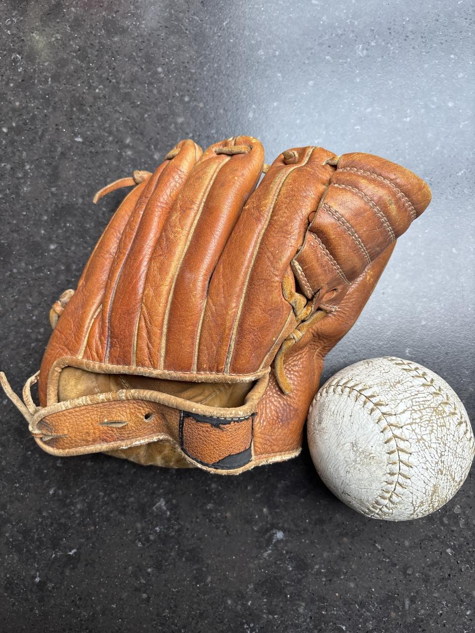 Vintage honkbalhandschoen 'Playtime' G 100 + Bal