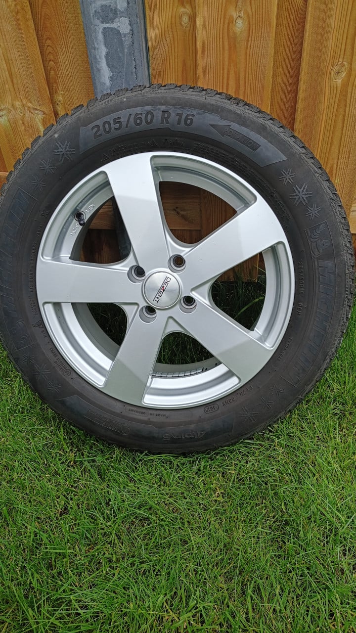 Winterbanden set 16 inch in perfecte staat op lichtmetalen velgen