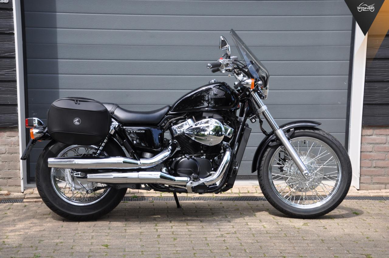 Honda VT 750 S Shadow 2350 km, leuke extra's