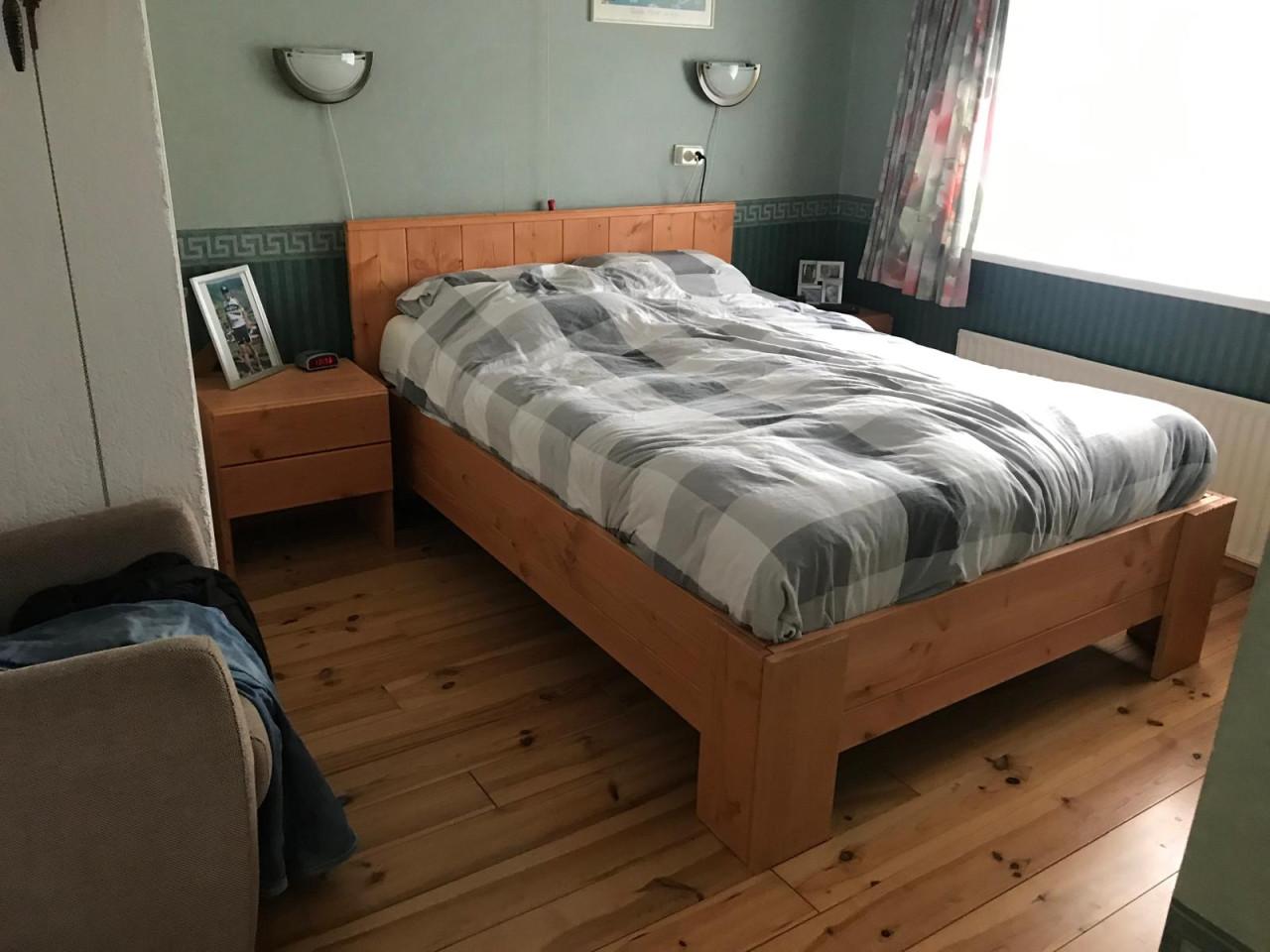 Tweepersoonsbed met elektrische lattenbodem