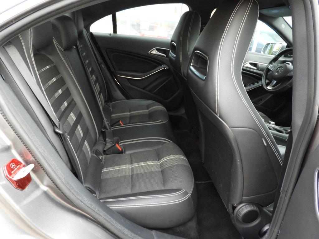 Mercedes-Benz Cla 180 blue efficiency prestige