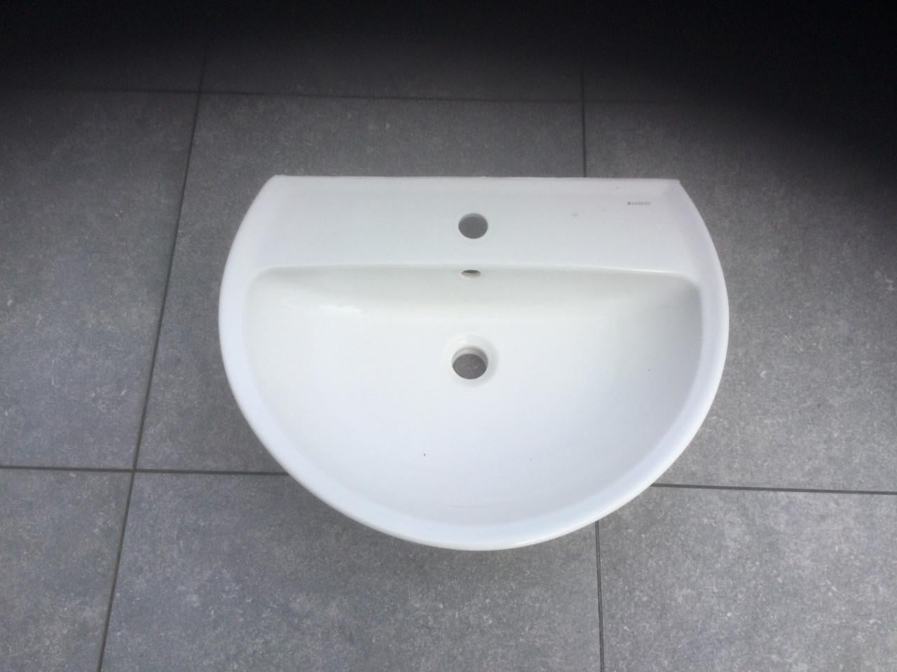 Wastafel en kraan