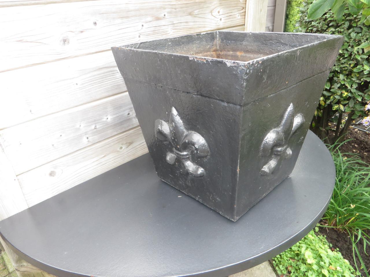 Gietijzeren plantenbak