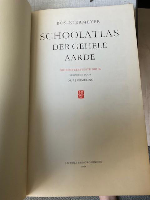 Complete Atlas  (met register) der gehele aarde uit 1964