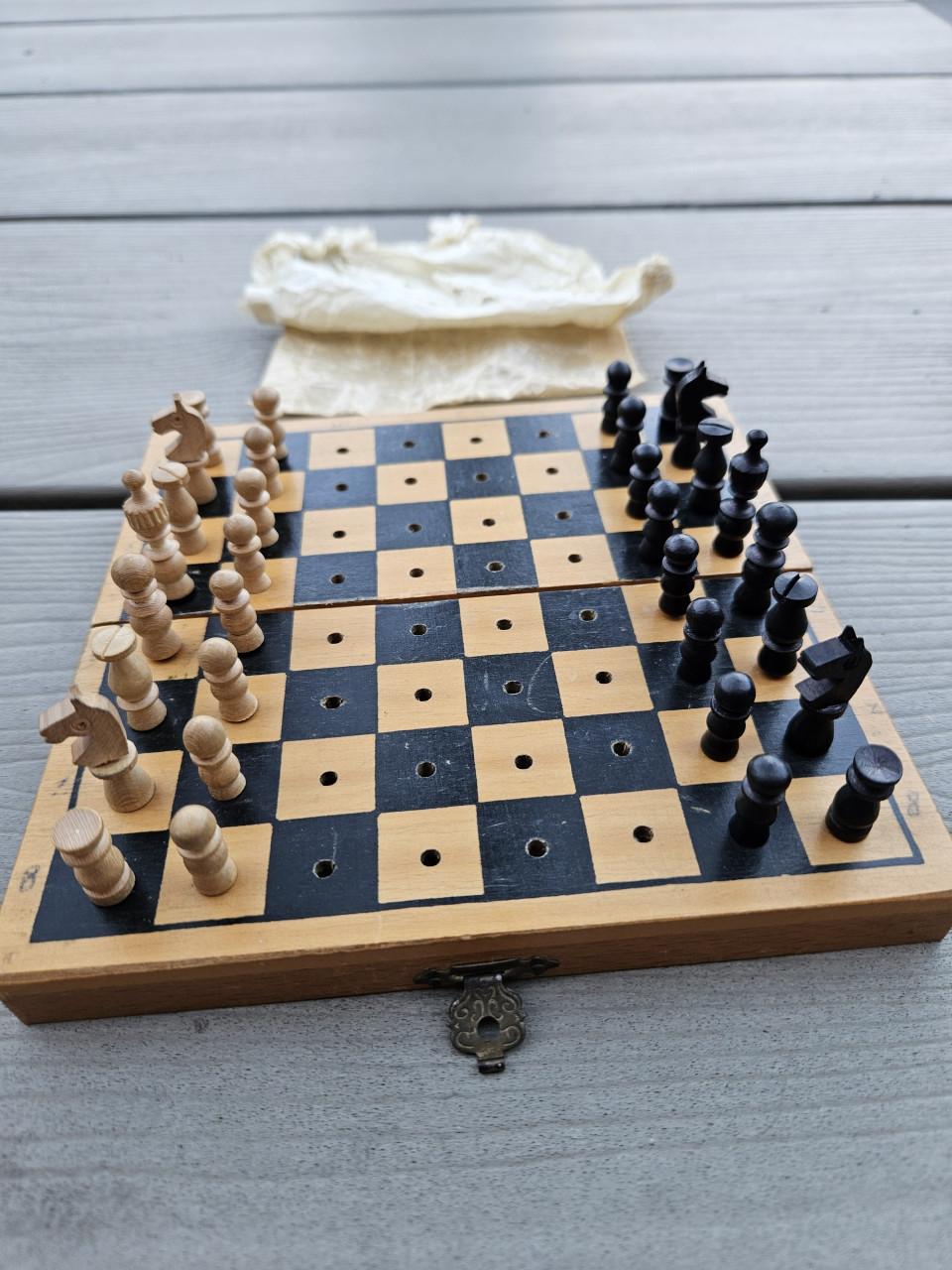 Vintage klein reis Schaakspel philos houten bord en stukken