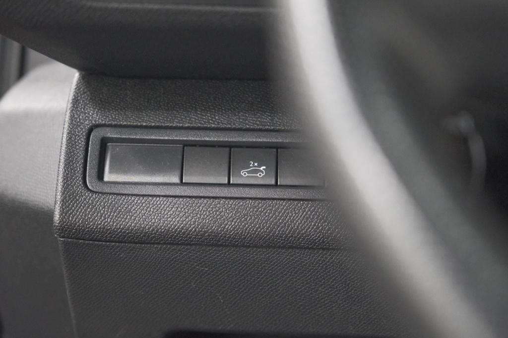 Peugeot 3008 puretech 130 eat6 gt | allseason banden | trekhaak | panoramad