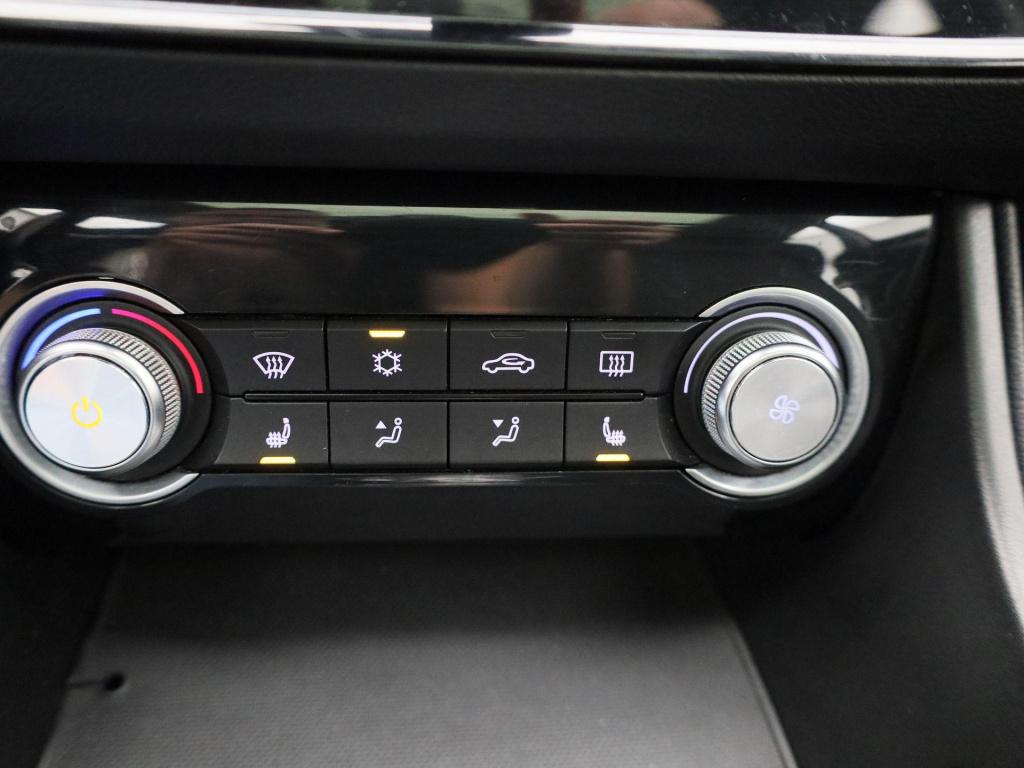 MG Zs Ev mg luxury 45 kwh | automaat | panoramadak | leder | navigatie | ai