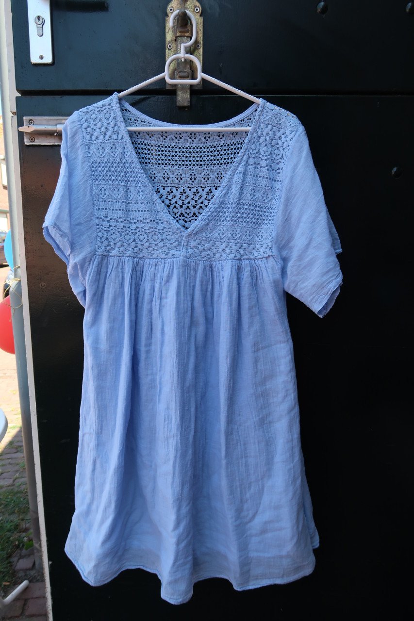 Dames blouses en tuniekjes, maat 42/44 per kledingstuk €3,00