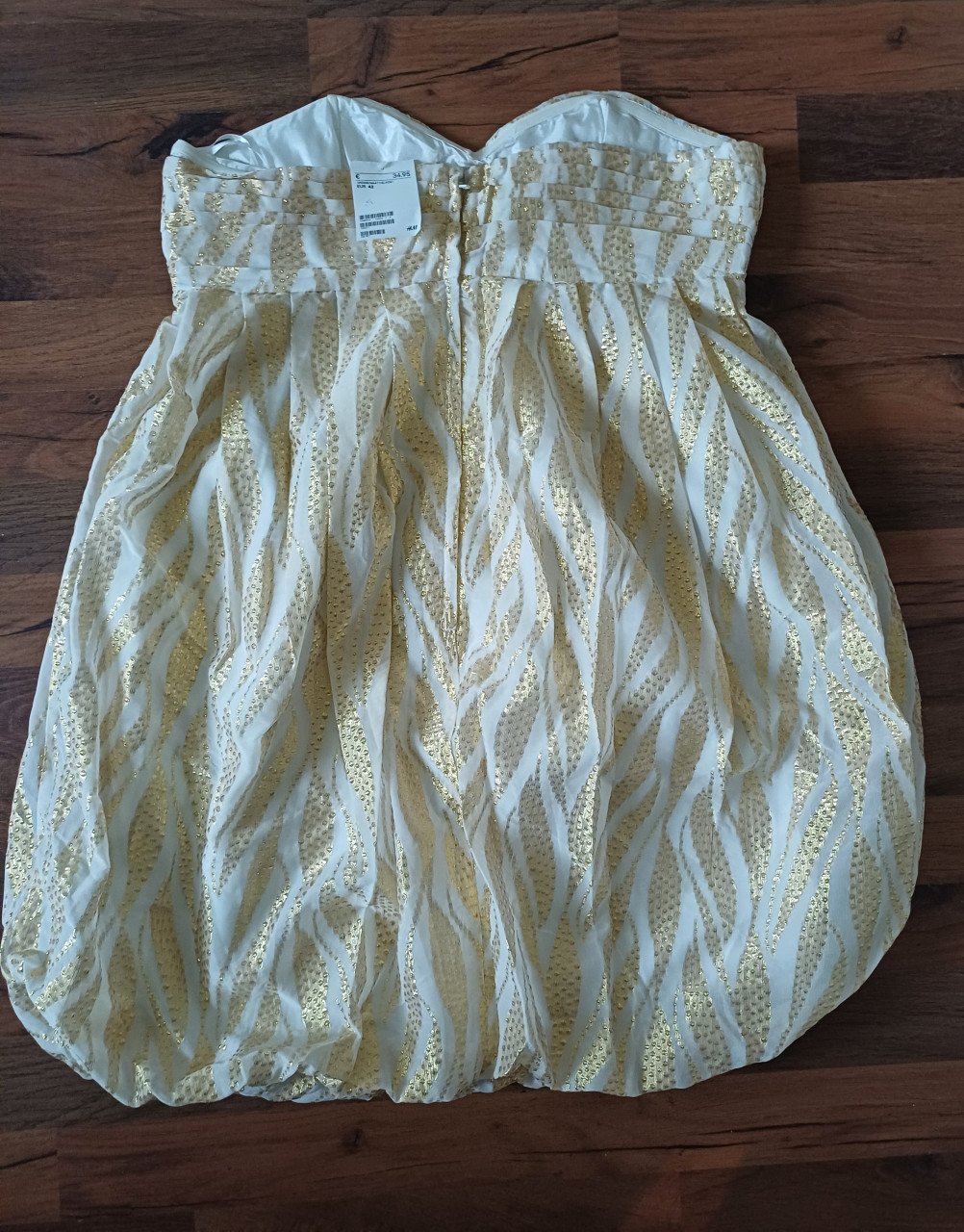 Gouden strapless pofjurk met losse strik