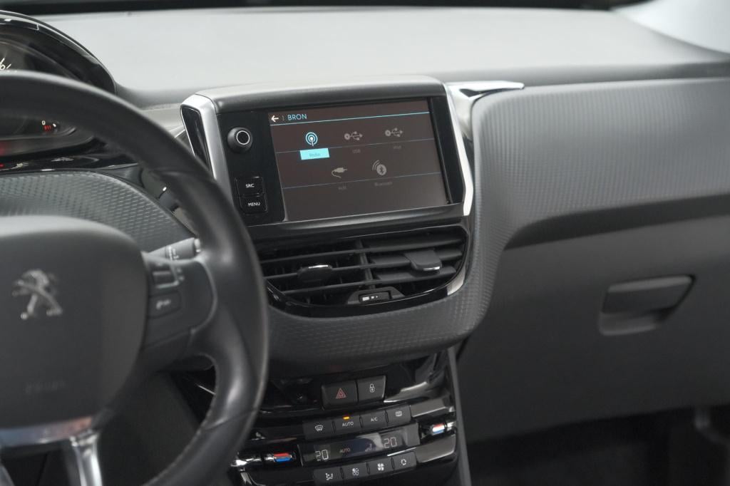 Peugeot 208 puretech 100 eat6 allure | panoramadak | camera | navigatie