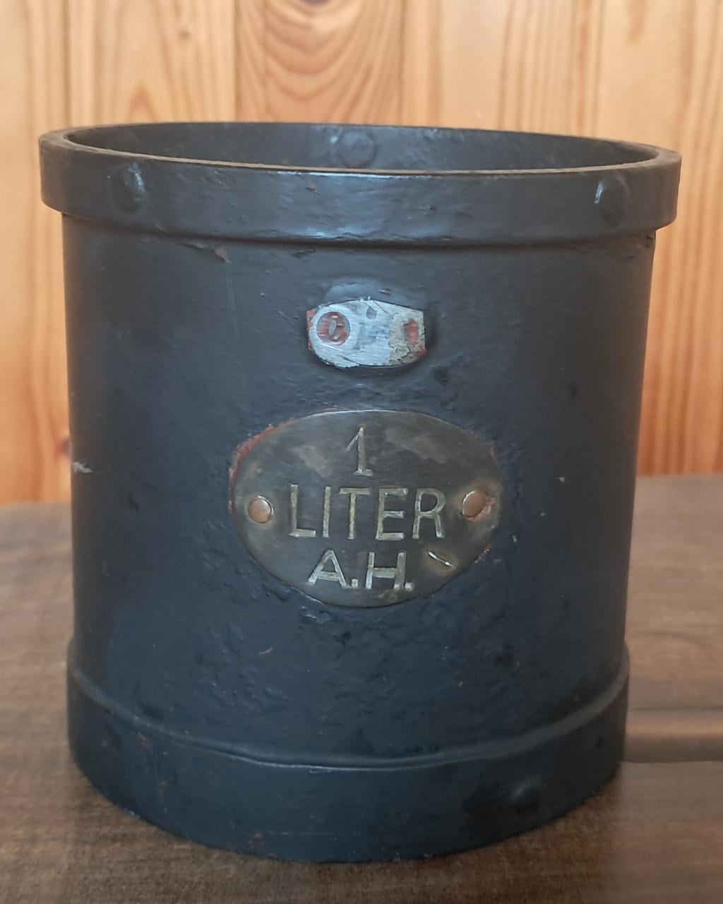 Antieke geijkte maatbeker 1 liter 12/11 x 12 cm hoog