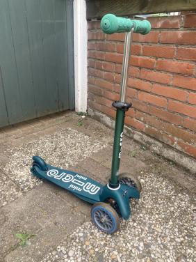 Mini micro eco kinderstep donkergroen