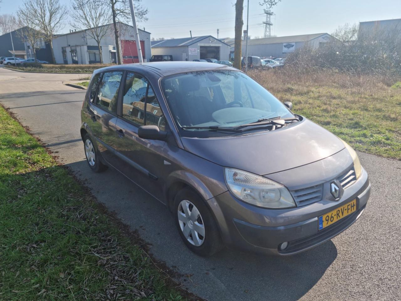Renault scenic 1.6i bouwjaar 2005 kmst 151.000 1 jaar apk