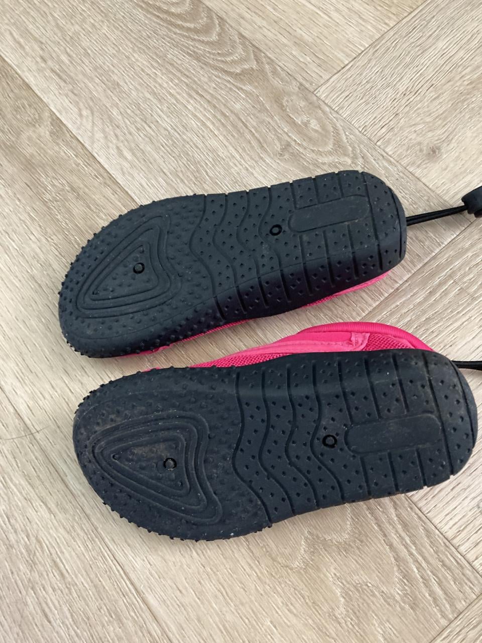Waterschoenen maat 25