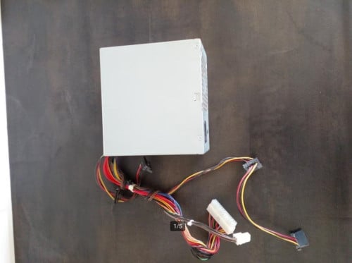 2 x 300w interne voeding + sata aansluitingen
