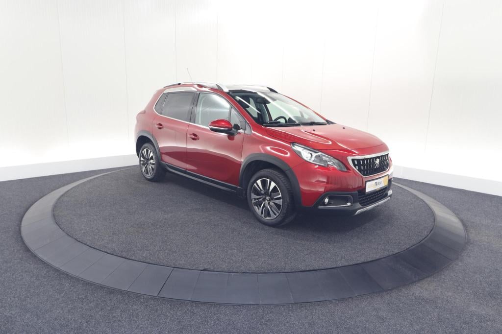Peugeot 2008 1.2 puretech blue lease executive | all season banden | panora