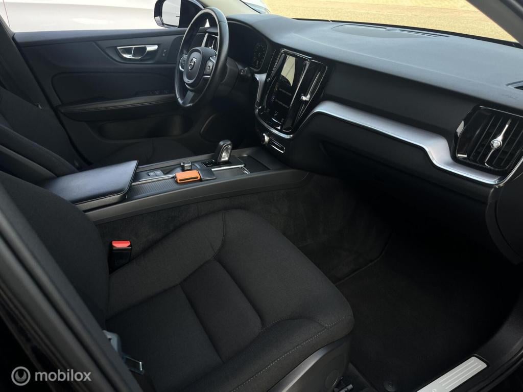 Volvo V60 2.0 b3 momentum advantage | 1e eig. | dealeronderhouden