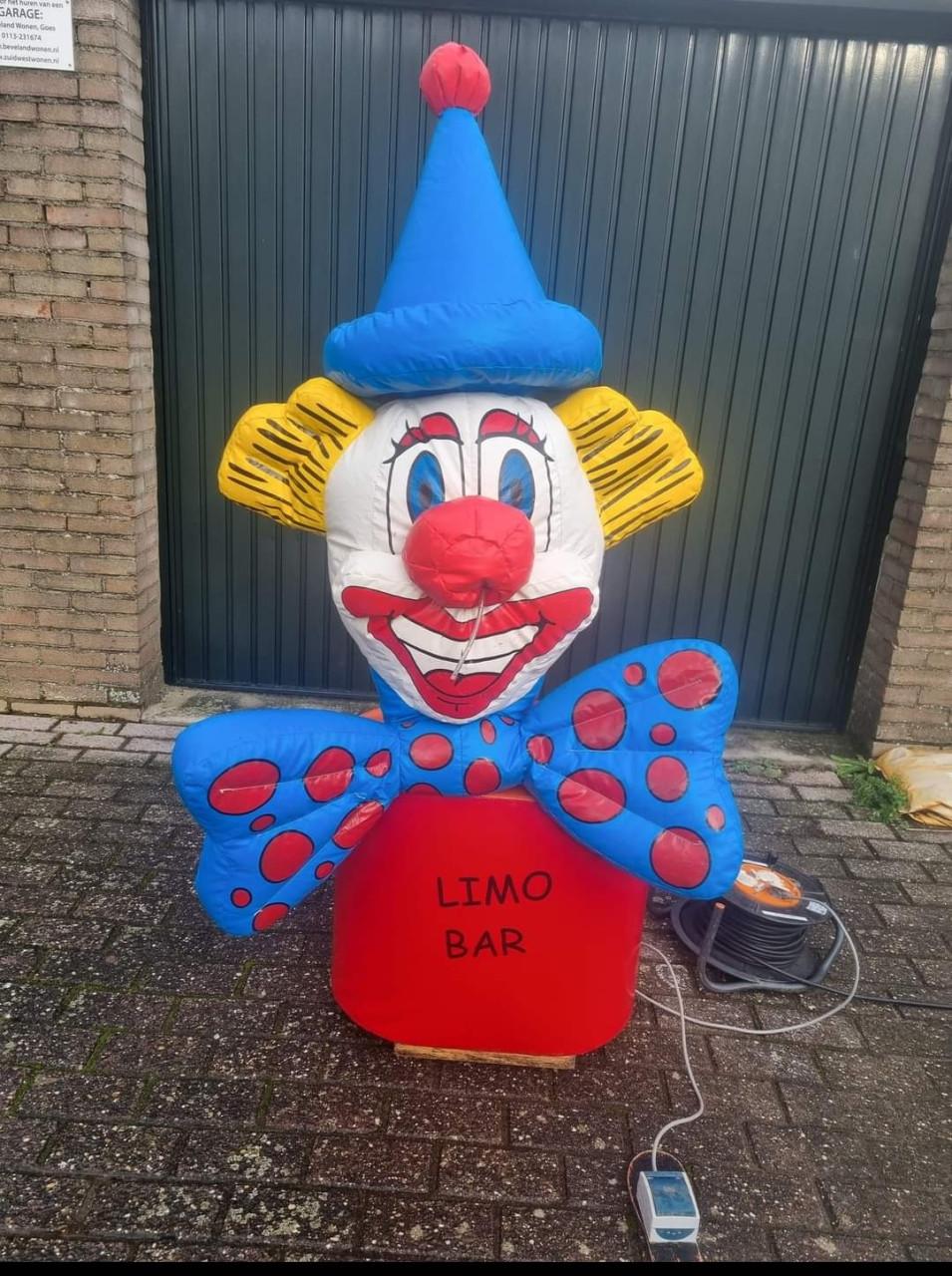 Div, Kinderspelen en attracties te huur.-