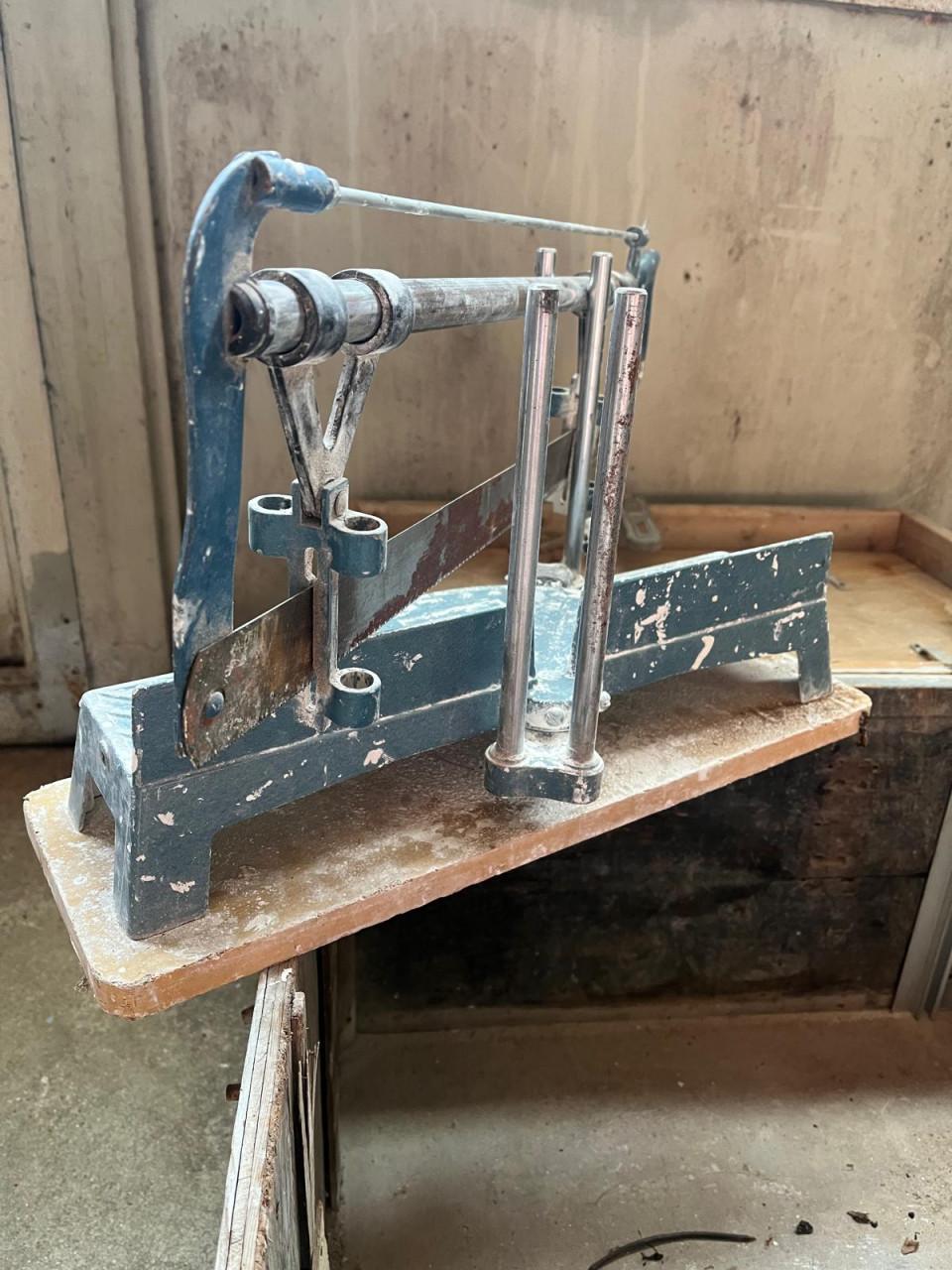 Verstekzaag in doos gebruikt voor gips