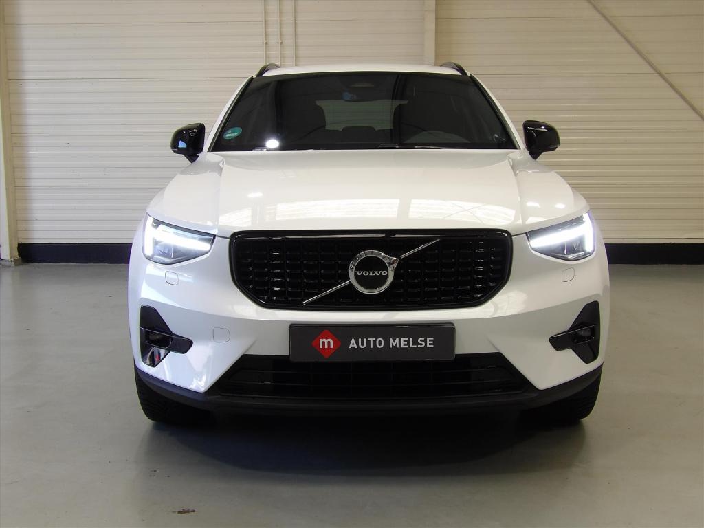 Volvo XC40 b3 163pk mild hybrid aut plus dark