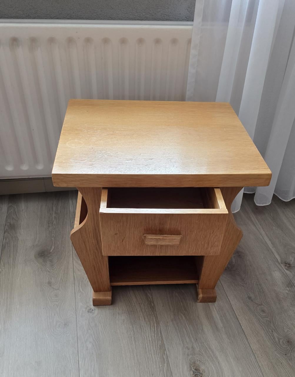 Bijzettafel- krantenbak